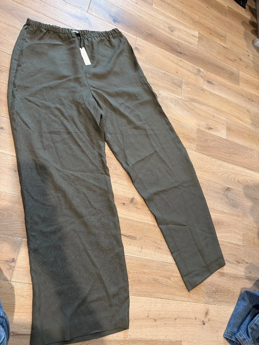 Green linen pants